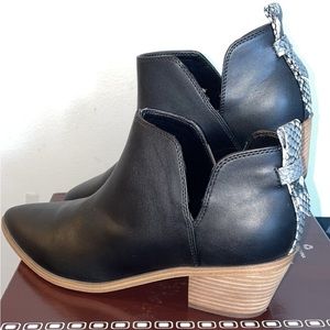NINE WEST Women’s 10 ankle boots.